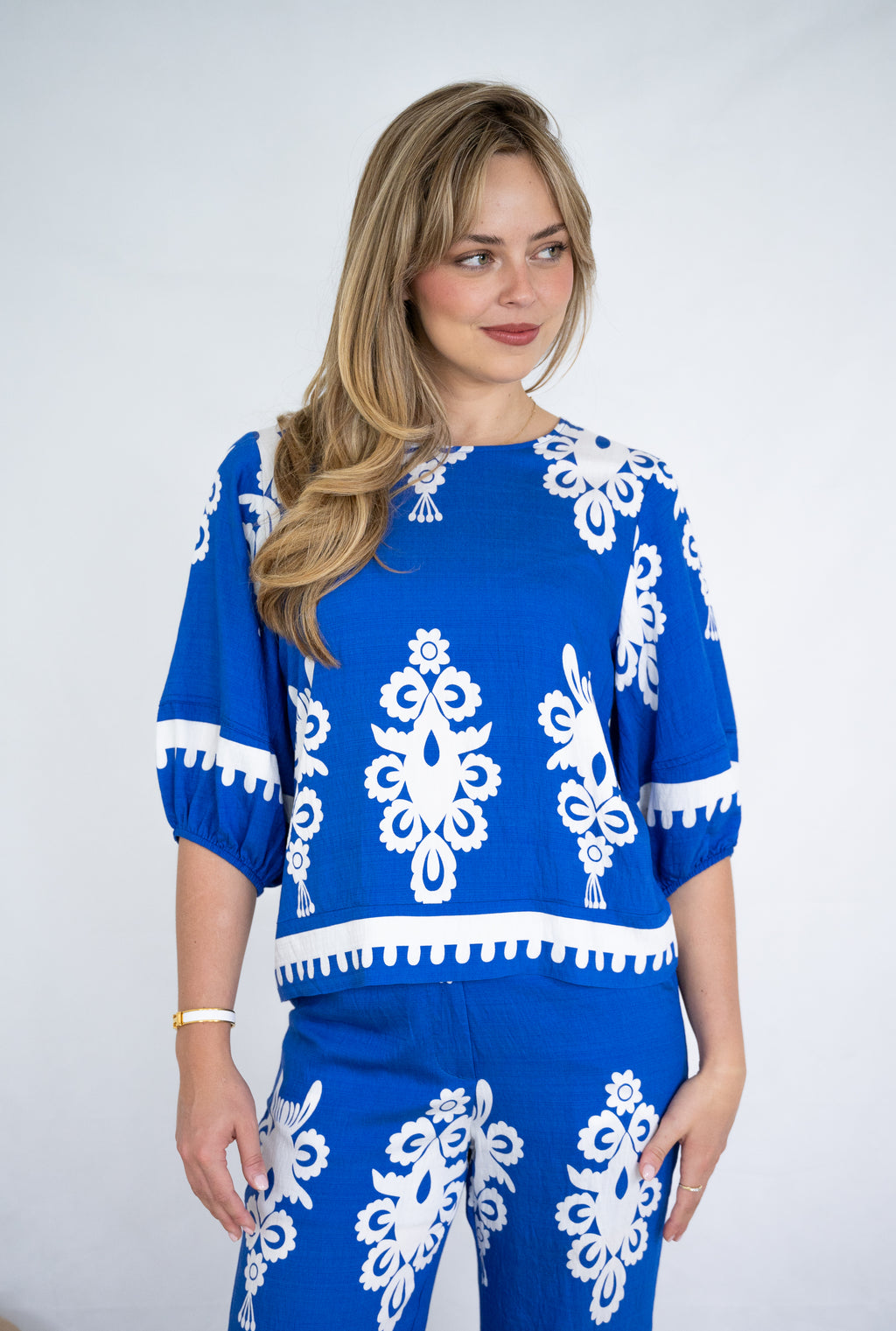 FRIA FILIGREE BORDER PANEL SLEEVE TOP