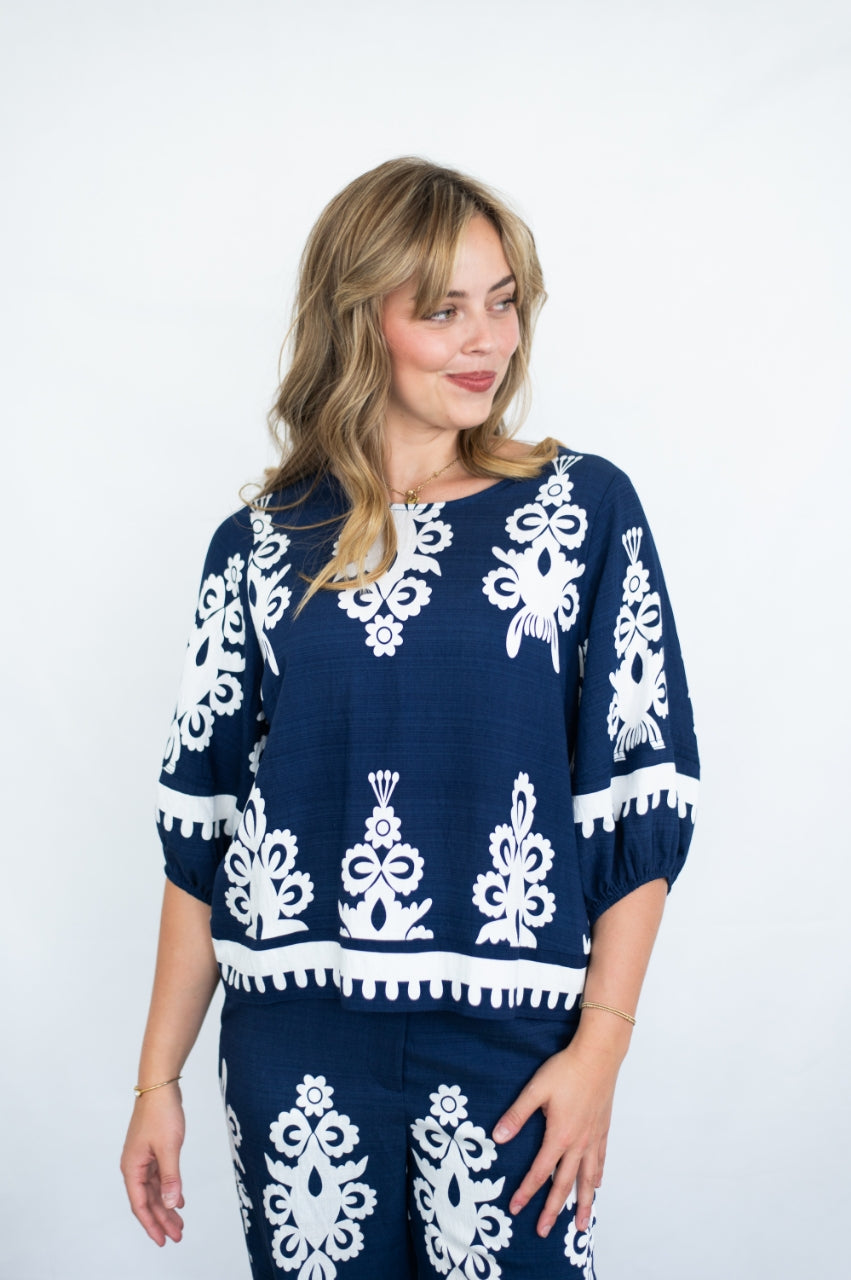 FRIA FILIGREE BORDER PANEL SLEEVE TOP