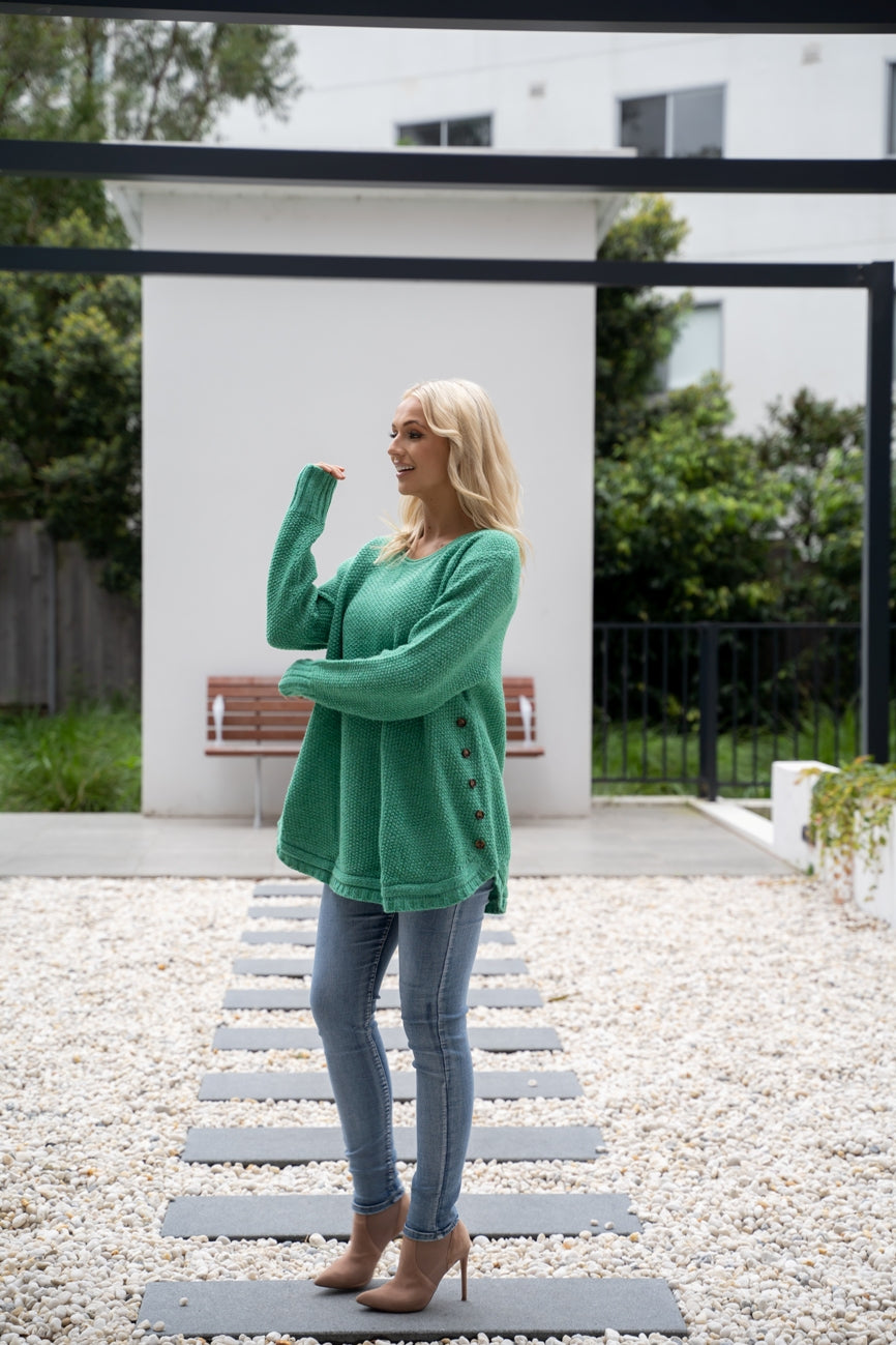 WILLOW TREE SPAN BUTTON DETAIL KNIT TOP