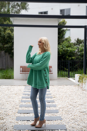 WILLOW TREE SPAN BUTTON DETAIL KNIT TOP