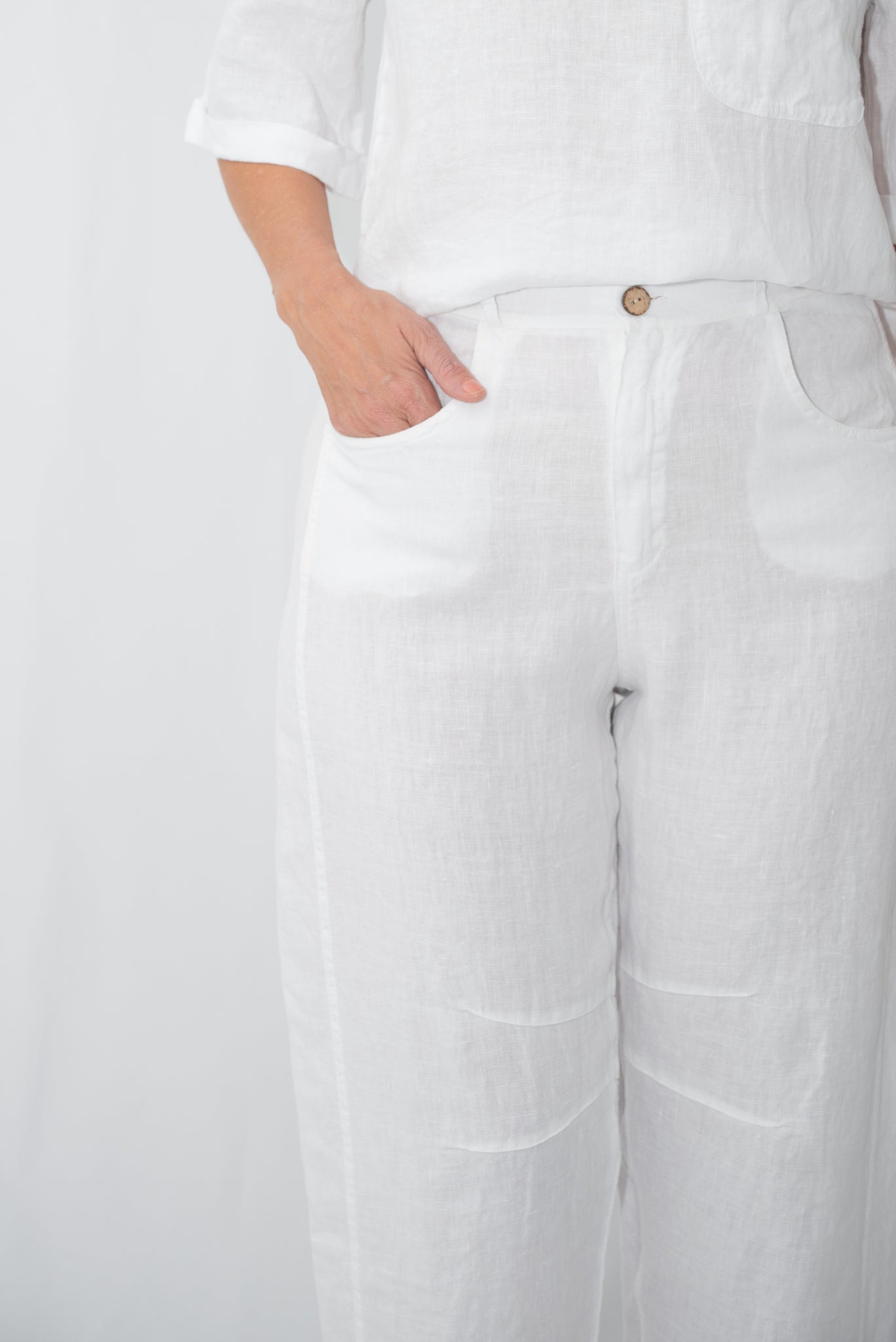 MADE IN ITALY LINEN PLEAT DETAIL PANTS