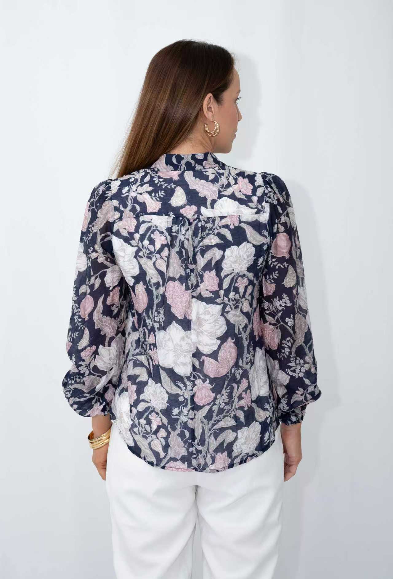 FRIA FLOWER WITH STEM BALL BUTTON BLOUSE
