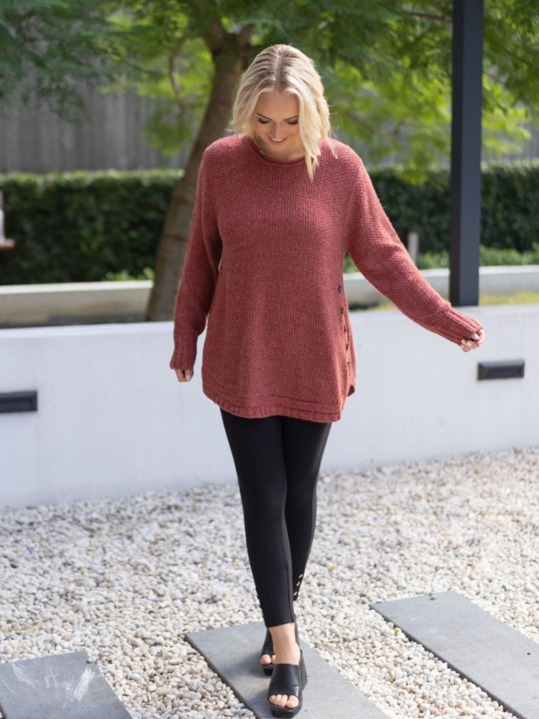 WILLOW TREE SPAN BUTTON DETAIL KNIT TOP