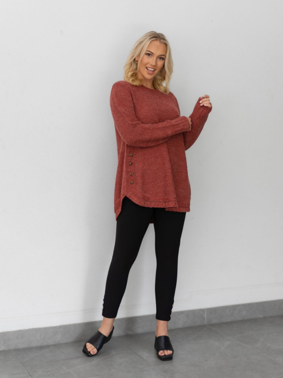 WILLOW TREE SPAN BUTTON DETAIL KNIT TOP