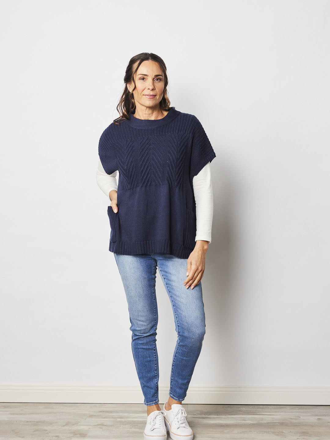 SEE SAW CABLE KNIT 2 POCKET PONCHO